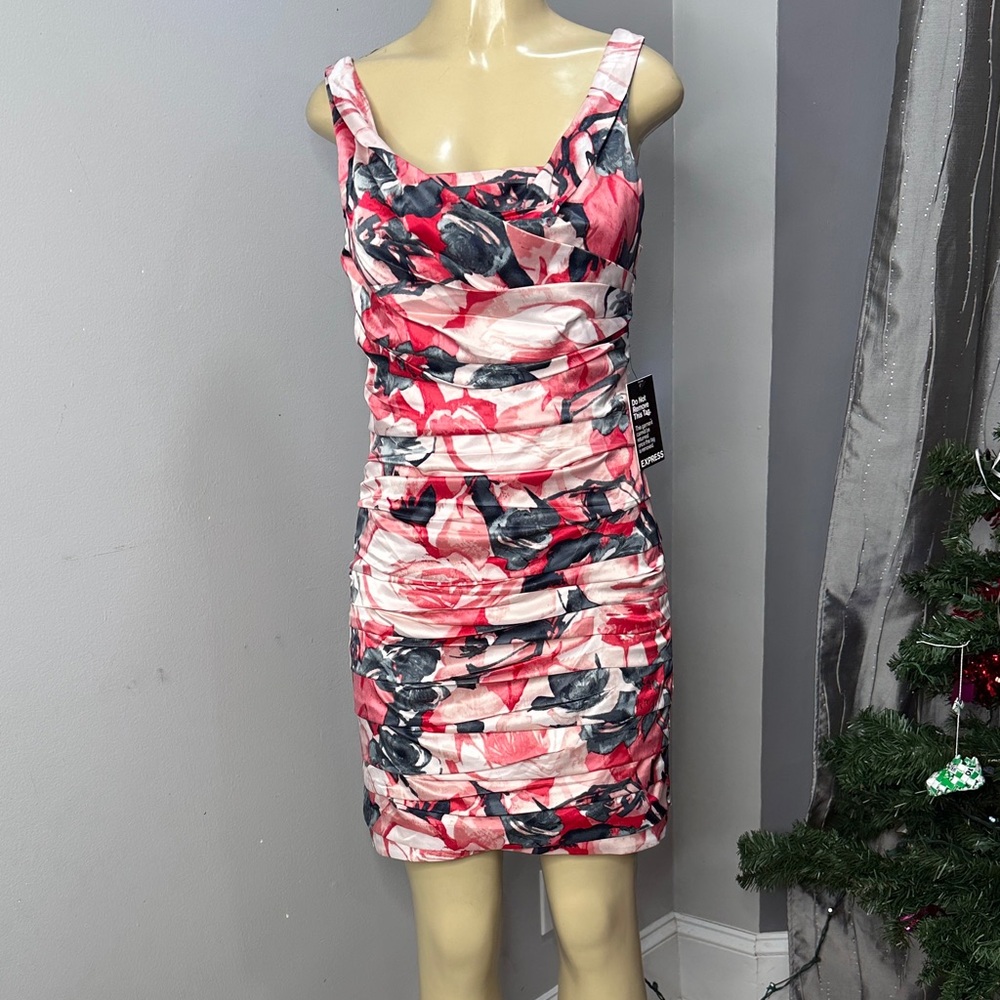 Express Satin Floral Ruched Party Dress
Pink Size 8 Regular price $128